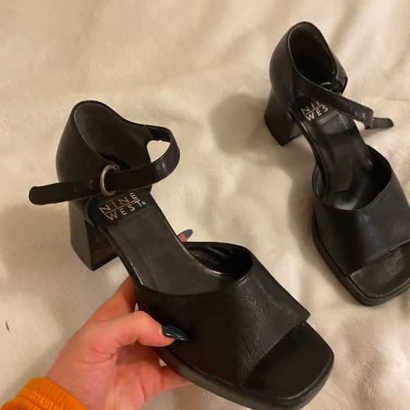 Vintage Black heals - Picture 1 of 3